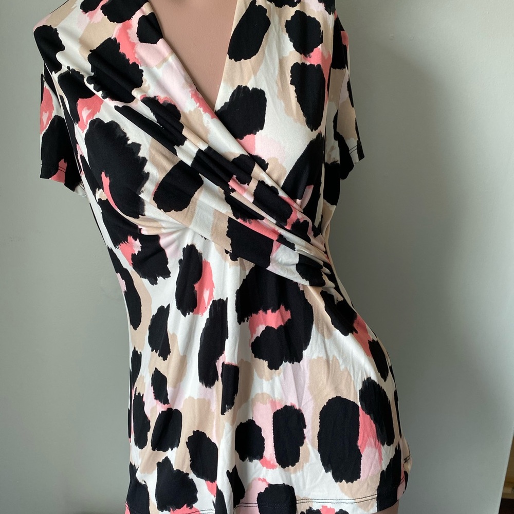 DKNY NEW WITH TAGS SIZE M TOP